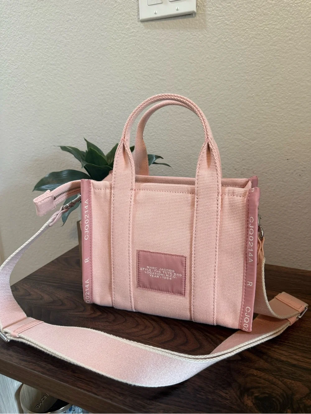 Marc Jacobs The Tote Bag in Light Pink Canvas with Logo